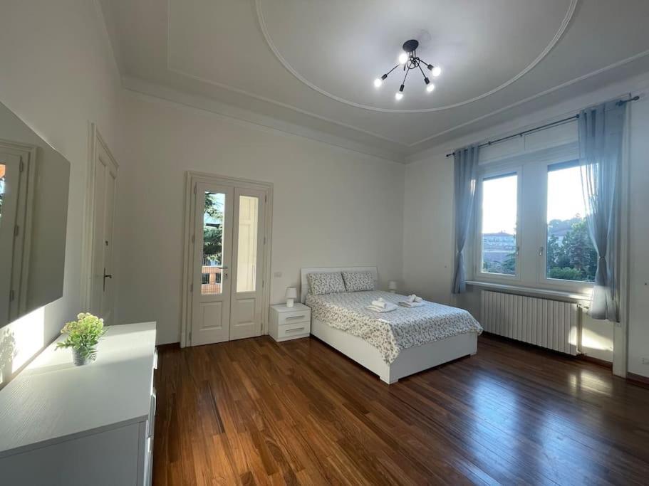 Bg Central President Suite Con Parcheggio - Vista Citta Alta Бергамо Экстерьер фото