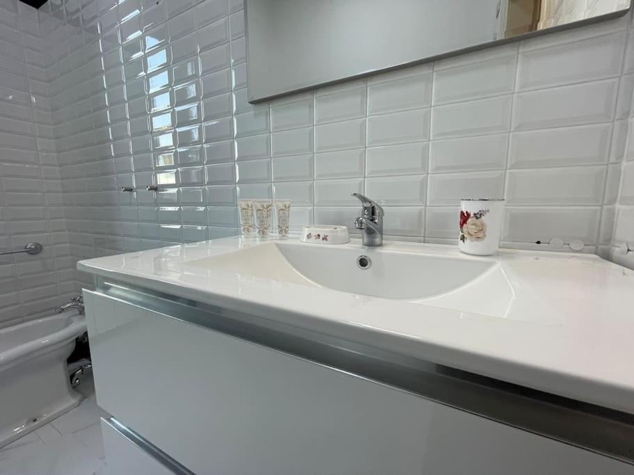 Bg Central President Suite Con Parcheggio - Vista Citta Alta Бергамо Экстерьер фото