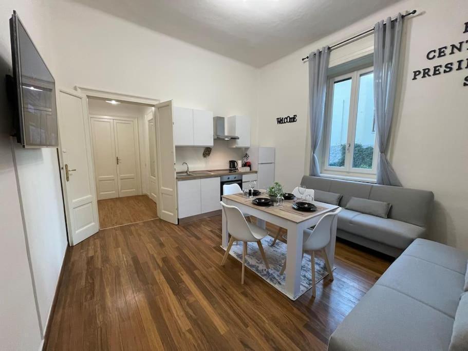 Bg Central President Suite Con Parcheggio - Vista Citta Alta Бергамо Экстерьер фото